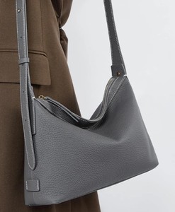 Wholesale High Quality Genuine Leather Ladies Handbags Customizable Spacious Design Casual Tote Zipper Closure Stylish for All - Product Image 6