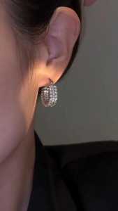 Boucles d'oreilles clous en diamant de laboratoire 3,50 CTW |   Or 14 carats, taille ronde |   boucles d'oreilles créoles - Product Image 4