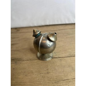 Salero de metal vintage con tapas de doble cono y base redonda para uso en la cocina - Product Image 5