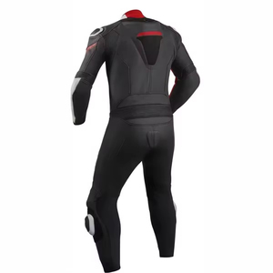 Combinaison en cuir pour motards, nouvelle conception, pour les courses, noir et rouge, qualité supérieure, vêtements de moto pour hommes, fabriquée au Pakistan. - Product Image 3
