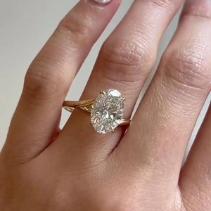 Anillo de Diamante Cultivado en Laboratorio con Corte Ovalado en Oro Amarillo de 14K, Joyería Fina para Mujer con Certificación IGI y Claridad VVS - Product Image 1