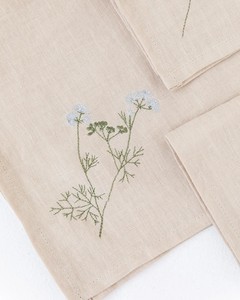Ensemble de serviettes en lin brodées à la main, 8 pièces, motif floral carré, écologiques, pour la salle à manger et la cuisine - Product Image 4
