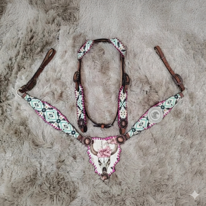 Ensemble de harnais et de collier de poitrine pour cheval occidental en cuir, avec décorations perlées, détails concho et sangles réglables, pour l'équitation. - Product Image 2