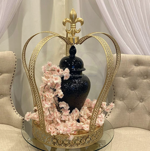 แท่นวางเค้กโลหะพร้อมจอแสดงผลที่หรูหราด้านบนและฐานการออกแบบเขากวางที่ไม่เหมือนใครเหมาะสำหรับงานแต่งงานและงานอีเวนต์ - Product Image 1