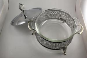 Cazuela Grabada con Acabado Plateado Real y Patas Decorativas para Servir Comida Caliente en la Mesa de Comedor y Eventos Festivos, de la India - Product Image 2