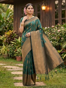 ผ้าไหม RAJSI โดย SHREE SHYAM FASHION ผ้าไหมผสมเนื้อนุ่ม ดีไซน์หรูหรา สำหรับทำส่าหรี ขายส่ง พร้อมสายคาดตกแต่งอย่างสวยงาม - Product Image 4