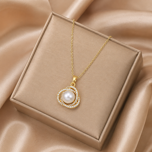 Collier Trèfle d'Amour en Acier Inoxydable Haut de Gamme pour Femme, Bijou Romantique avec Diamants, Idéal pour Anniversaire (Vente en Gros) - Product Image 4