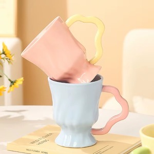 Fantástica taza de cerámica con colores suaves y una estética relajante, una linda taza de regalo ideal para amigos, parejas y seres queridos. - Product Image 3