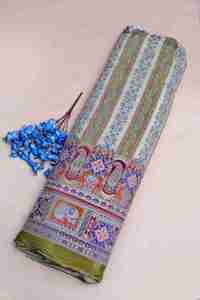 Tissu Crêpe Vert Olive en Gros, Textile Imprimé Motif Éléphant et Paon Traditionnel, Matière de Robe de Luxe à Bordure Paisley - Product Image 6