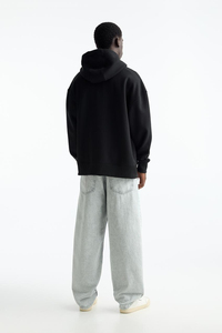 Sweat à capuche zippé oversize noir pour homme, 100 % coton molletonné, décontracté, avec logo frontal, idéal pour l'automne, fabriqué aux États-Unis - Product Image 4