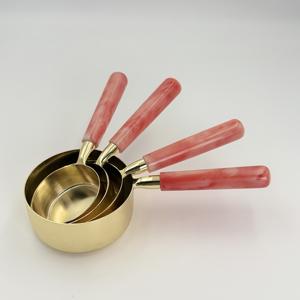 Utensilios de Repostería, Juego de Tazas Medidoras de Acero Inoxidable, Juego de Cuatro Piezas con Mango de Resina, Acabado en Oro PVD, para Cocina, Hotel, Restaurante - Product Image 1