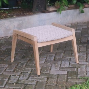 Reposapiés con Estructura de Madera de Teca Sólida y Tejido de Ratán Sintético Hecho a Mano con Acabado Bien Pulido - Product Image 1