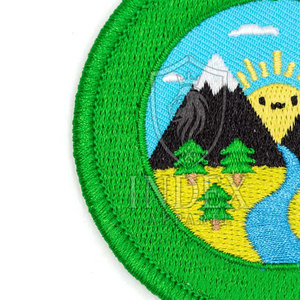 Patch brodé imprimé circulaire, motif paysage montagneux, thermocollant, bordure verte, applique en toile pour chapeaux et cadeaux (personnalisable) - Product Image 2