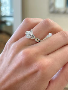 Anillo de Diamantes de Corte Pera de Lujo en Dos Tonos con Halo, Elegante Anillo de Compromiso para Mujer, Regalo de Joyería Fina para Aniversario de Bodas - Product Image 3