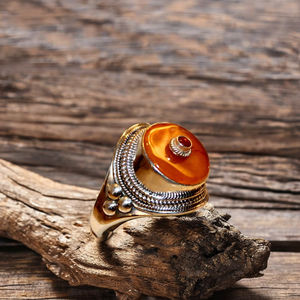 Anillo de Plata 925 con Baño de Oro de 24K y Coral Rojo Sintético, Hecho a Mano, Estilo Étnico, Anillo de Compromiso Personalizado - Product Image 1