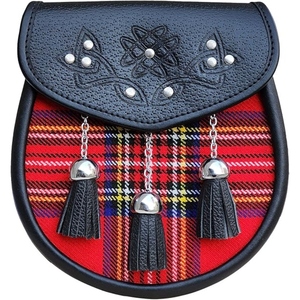 Sacoche Sporran en Cuir Noir Premium avec Motif Tartan Rouge et Rabat Brodé Celtique Clouté, Trois Pompons – Accessoire Traditionnel pour Kilt Écossais - Product Image 1