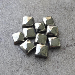 Piedra Preciosa de Pirita Natural AAA+ en Forma Cuadrada, Cabujón con Reverso Plano, Calibrada, Dorada, Certificada por Terceros para la Fabricación de Joyas - Product Image 1