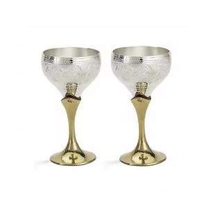 Gobelet à vin en métal de luxe, calice finement gravé, coupe à boire vintage, vaisselle élégante pour bar, centre de table de mariage - Product Image 2