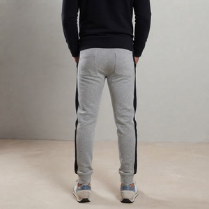 Pantalones Deportivos Casuales para Hombre, Color Gris, Cintura Elástica, con Puños y Rayas Laterales Negras - Product Image 4