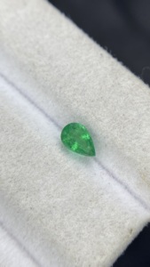 Piedra de Esmeralda Zambiana Natural Certificada de 6x4 MM, Corte Pera, con Buen Brillo, Gema Suelta para Joyería, 0.54 Quilates - Product Image 4