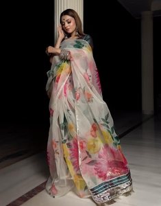 Sari en organza de soie blanc cassé KV avec chemisier non cousu - Product Image 3
