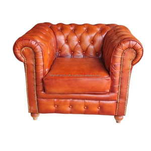 Sofá Chesterfield Clásico de una Plaza en Cuero con Tapicería Artesanal, Brazos Enrollados y Patas de Madera Maciza, Sillón de Lujo - Product Image 2