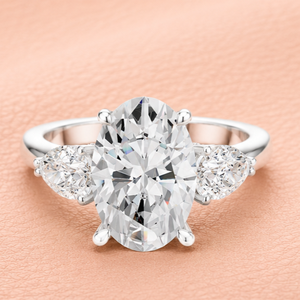 Bague de fiançailles de luxe en or blanc avec diamant taille ovale et pierre latérale en forme de poire, bijoux fins, cadeau d'anniversaire pour femme - Product Image 1