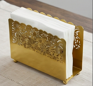 Porta pañuelos de metal dorado con diseño floral recortado, soporte independiente para servilletas, para uso en mesa y en hoteles. - Product Image 6