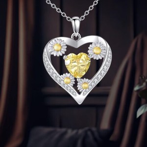 จี้รูปหัวใจดอกเดซี่ประดับเพชรคิวบิกเซอร์โคเนียสไตล์วินเทจจาก NIKHIL GEMS เงินแท้ 925 พร้อมใบรับรองจากผู้เชี่ยวชาญ - Product Image 3