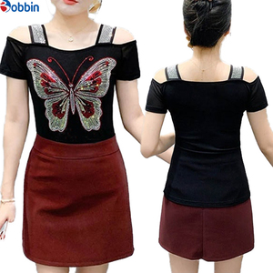 T-shirt noir à épaules dénudées pour femme, orné de paillettes et de strass, motif papillon, manches courtes, coupe ajustée, pour le printemps et l'été, tenue décontractée ou de club - Product Image 1