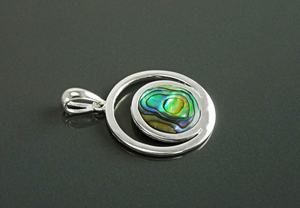 Pendentif Pleine Lune en Argent Sterling avec Coquille Paua Véritable, Pierre Plate Ronde en Abalone, Bijou Planète Moderne - Product Image 5