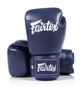 ถุงมือชกมวยหนังแท้ Fairtex สีน้ำเงินสั่งทำพิเศษจากโรงงาน ระบายอากาศได้ดี พร้อมเชือกผูก  รับผลิตแบบ OEM ODM รุ่นใหม่สำหรับฝึกซ้อม - Product Image 1