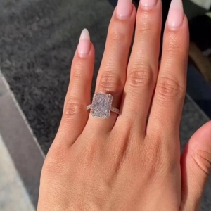 Anillo de aniversario con moissanita de corte radiante de 3.0 CT, estilo vintage en oro con piedras laterales redondas, anillo de compromiso y boda con halo para ella - Product Image 5