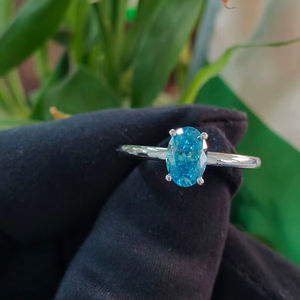 Bague de fiançailles élégante en or blanc avec diamant bleu taille ovale de luxe pour femme – Design personnalisé raffiné, style premium, idées cadeaux - Product Image 1
