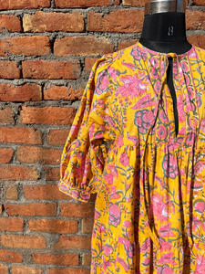 Robe longue maxi à motif floral en coton 100% imprimé à la main, col profond avec fermeture à cordon, style décontracté, pour femmes - Product Image 4