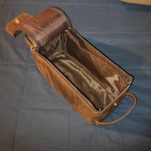 Kit Dopp de cuero de grano hecho a mano duradero para hombres, neceser grande con compartimentos funcionales con cremallera - Product Image 4