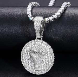 Pendentif en argent sterling 925 avec logo personnalisé, bijoux de fête hip-hop, diamant Moissanite VVS, pendentif poing glacé pour homme - Product Image 2