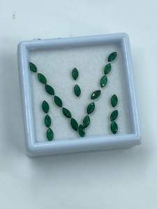 Pendentif en émeraude verte naturelle de qualité supérieure, provenant du Zambie, taille marquise, 4,47 carats, 3x6 mm, en vrac - Product Image 4