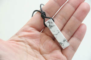 Grands pendentifs rectangulaires en pierres précieuses avec cordon réglable - Colliers en plaques de cristal naturel polies - Bijoux en pierres de guérison Reiki - Product Image 3