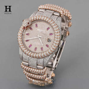Reloj de Diamantes Personalizado Premium de Heerak Diamonds – Totalmente Cubierto de Diamantes Naturales/Creados en Laboratorio con Marcadores de Hora de Rubí - Product Image 2
