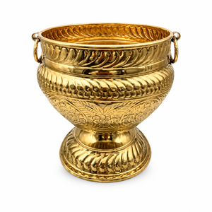 Macetero de Latón Tradicional Tallado a Mano con Asa de Anillo y Patrones Florales Grabados, Arte Creativo Moderno - Product Image 1