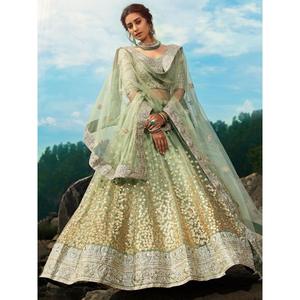 Impresionante Lehenga Choli de Zeel Clothing con Lentejuelas Verdes y Red de Cuentas, Semi-Cosido, para Eventos de Recepción - Product Image 4