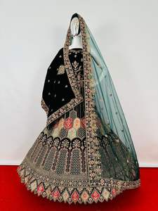 Mewar Rajwada Heavy Velvet Bridal Set para adultos Full Jarkan con Multi Work Double Dupatta 5 diseños y 5 colores - Product Image 2