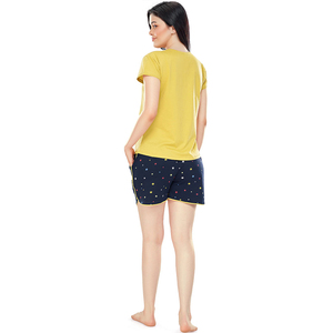 Conjunto corto de moda para mujer, diseñado con un corte holgado y detalles modernos para descansar, viajar y actividades diarias. - Product Image 2