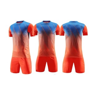 เสื้อฟุตบอลคอวีสีแดงสำหรับผู้ชาย แขนสั้น ระบายเหงื่อได้ดี ผ้าโพลีเอสเตอร์ ตัดต่อสีสัน ทรงปกติสำหรับผู้ใหญ่ - Product Image 4