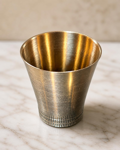 Copa de Ofrenda de Latón Puro Hecha a Mano con Patrones Grabados Intrincados, Recipiente Ritual de Latón Tradicional para el Culto en Templos - Product Image 1