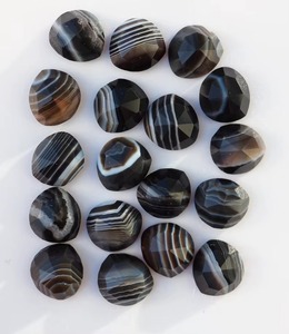 Cabochon d'agate noire naturelle à rayures, sélectionné pour la création de bijoux fins, motif distinctif, haute qualité, style classique intemporel - Product Image 4