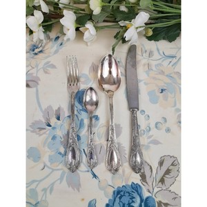 Ensemble de couverts vintage en métal avec poignées ornées, finition miroir haute brillance, résistant à la rouille, pour mariage et usage domestique - Product Image 3
