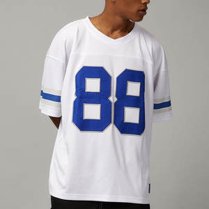 Camiseta Ligera de Malla con Cuello en V, Estilo Holgado y Relajado, Top de Malla con Cuello en V de Color Liso para Hombre - Product Image 4