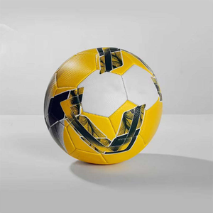 Balón de Fútbol Amarillo CORE FIELD con Patrón Geométrico Blanco y Negro, Cosido a Máquina, Ecológico, Duradero, Ligero, para Interior y Exterior - Product Image 2